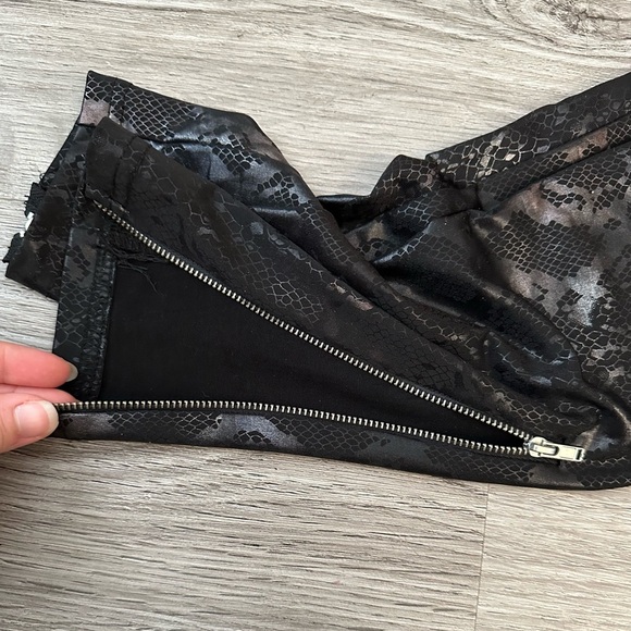Snake Print Faux Leather Leggings NWOT - Picture 3 of 7